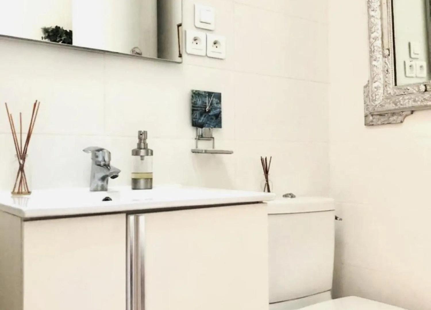 Flat In Montmartre La Planquette Parking Apartment Paris France